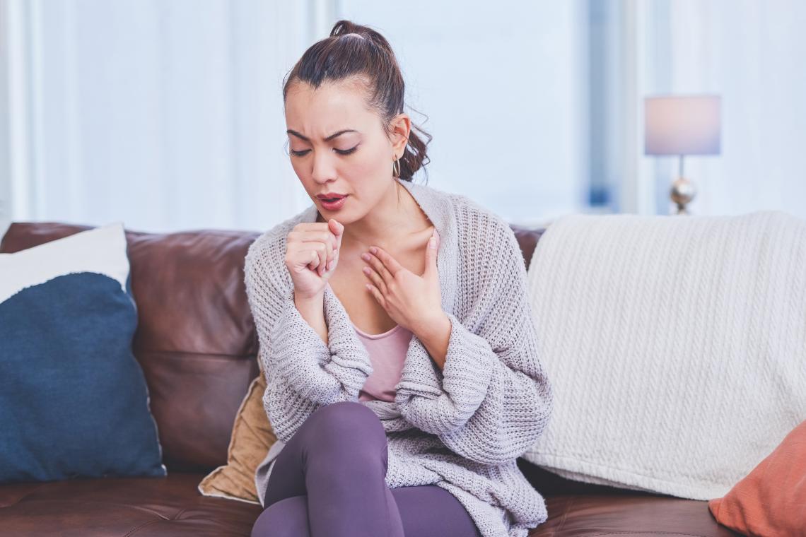 Боль в груди при кашле: почему при кашле может болеть грудная клетка и  легкие